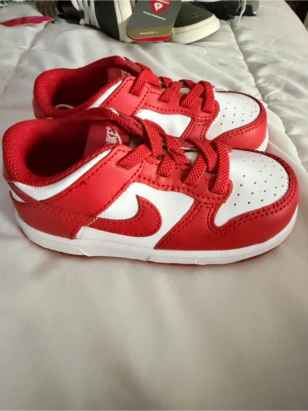 Nike Kids Low-Top Sneakers in Red and White